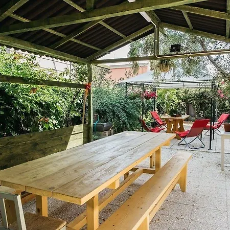 La בית הארחה *